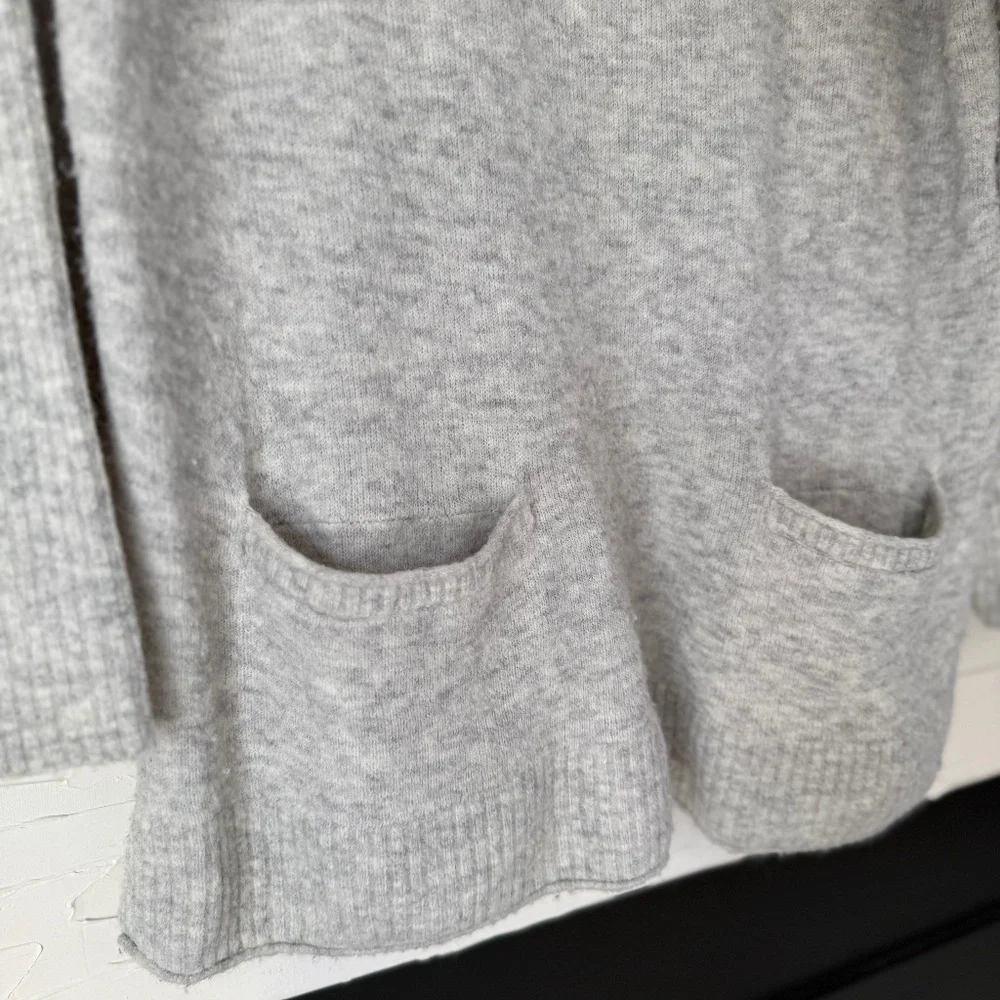 Abercrombie Super Soft Two-Pocket Sweater | Size M - Picture 4 of 7